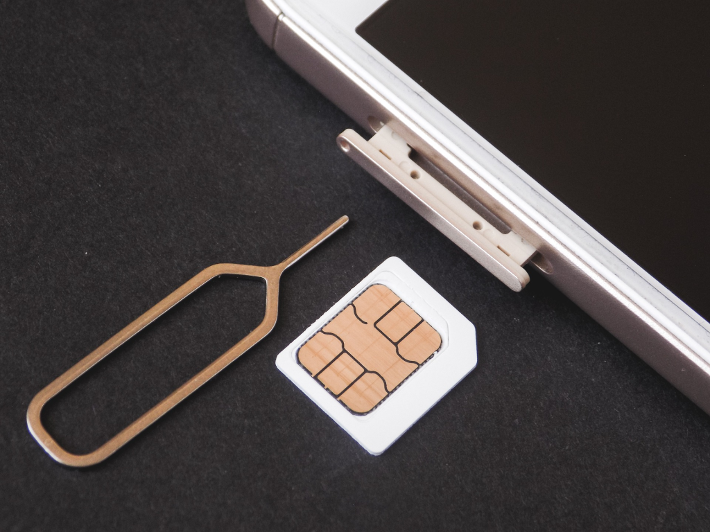 아이폰 4 SIM 카드 슬롯의 문제 해결과 유지보수 팁