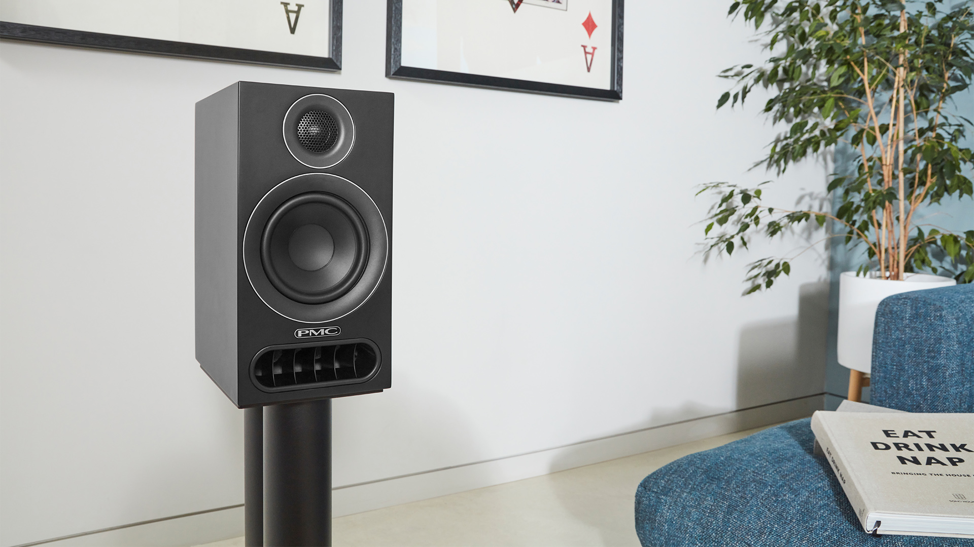 Harmony at Your Command: Bookshelf Speakers and Smart Home Integration