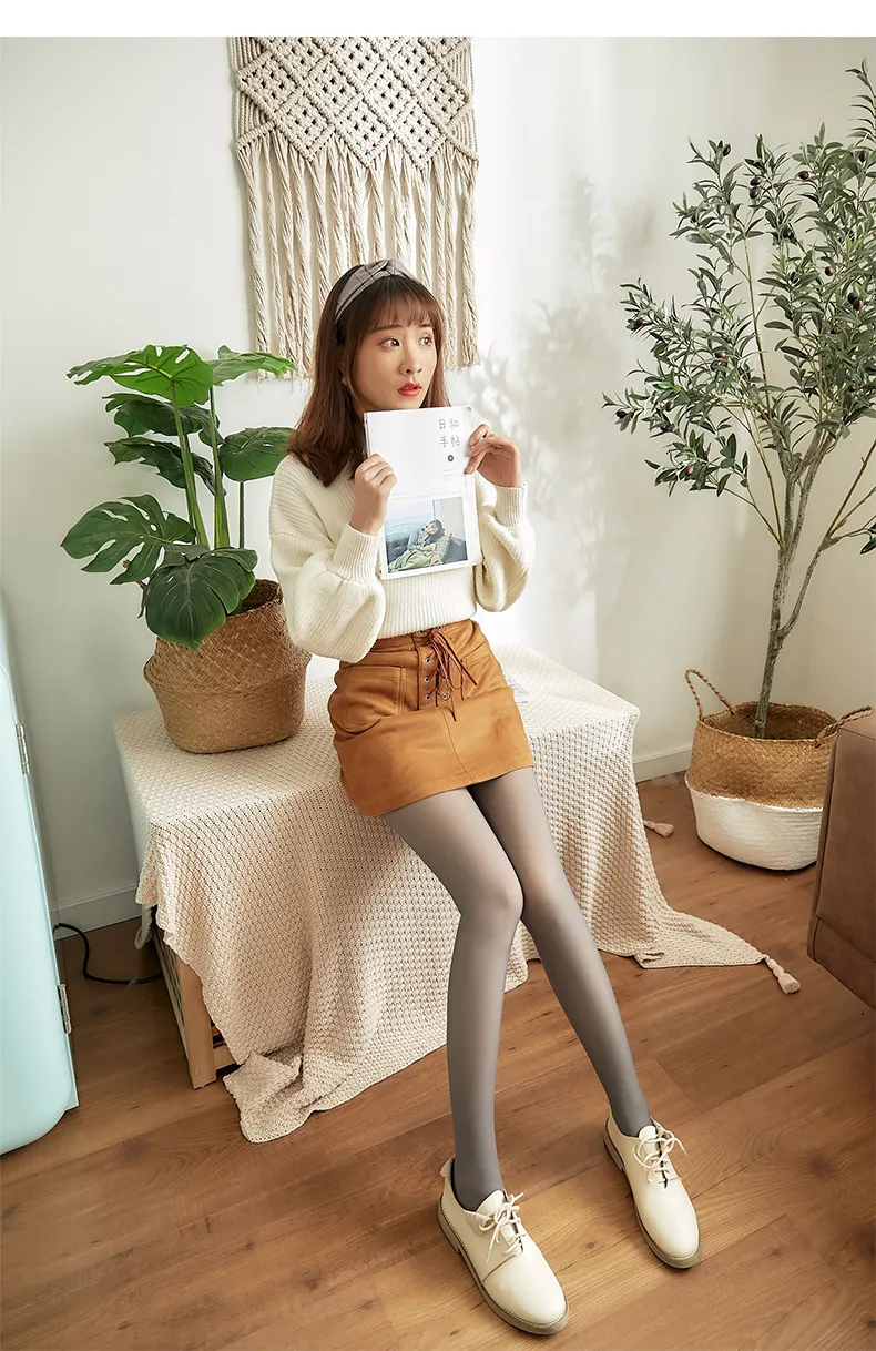 Transitioning Seasons: When to Start Wearing Your shear Lined Tights