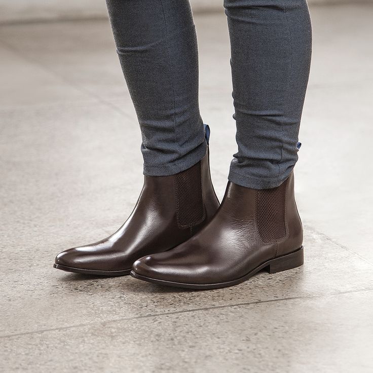 "O estilo clássico da bota masculina de couro"