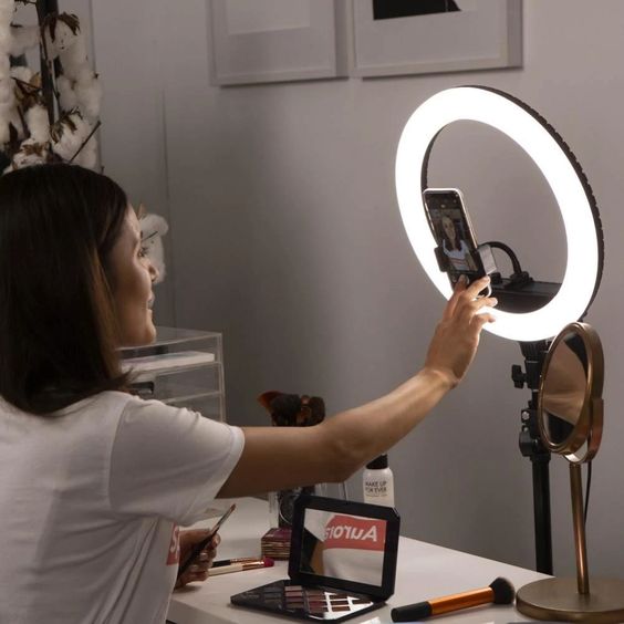 5 astuces pour des selfies lumineux avec un anneau !