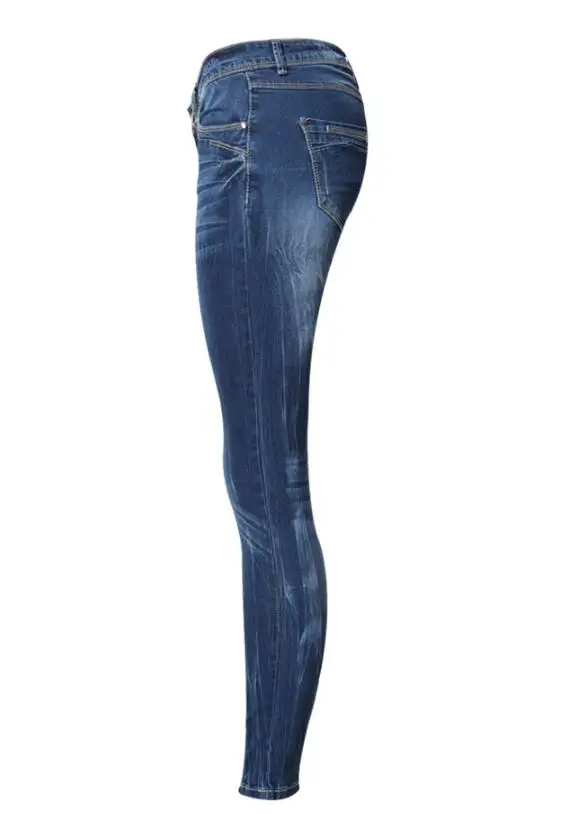 The DIY Trend: How to Distress Your Low Rise Jeans at Home
