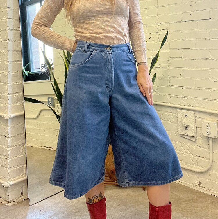 Embracing the Culottes Trend: Tips for Flattering Your Figure