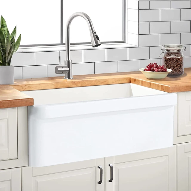 white farmhouse kitchen