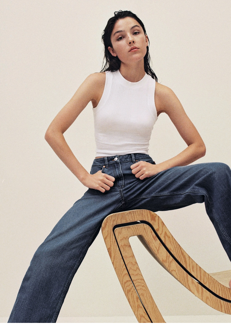 Tailor jeans, also known as structured or custom-fit jeans, offer a refined and polished alternative to traditional denim styles.