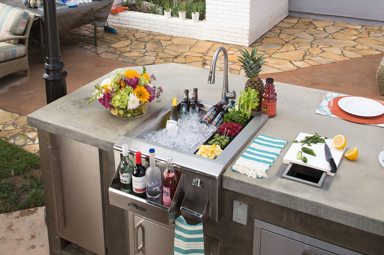 Outdoor kitchen accessories – what are the essentials