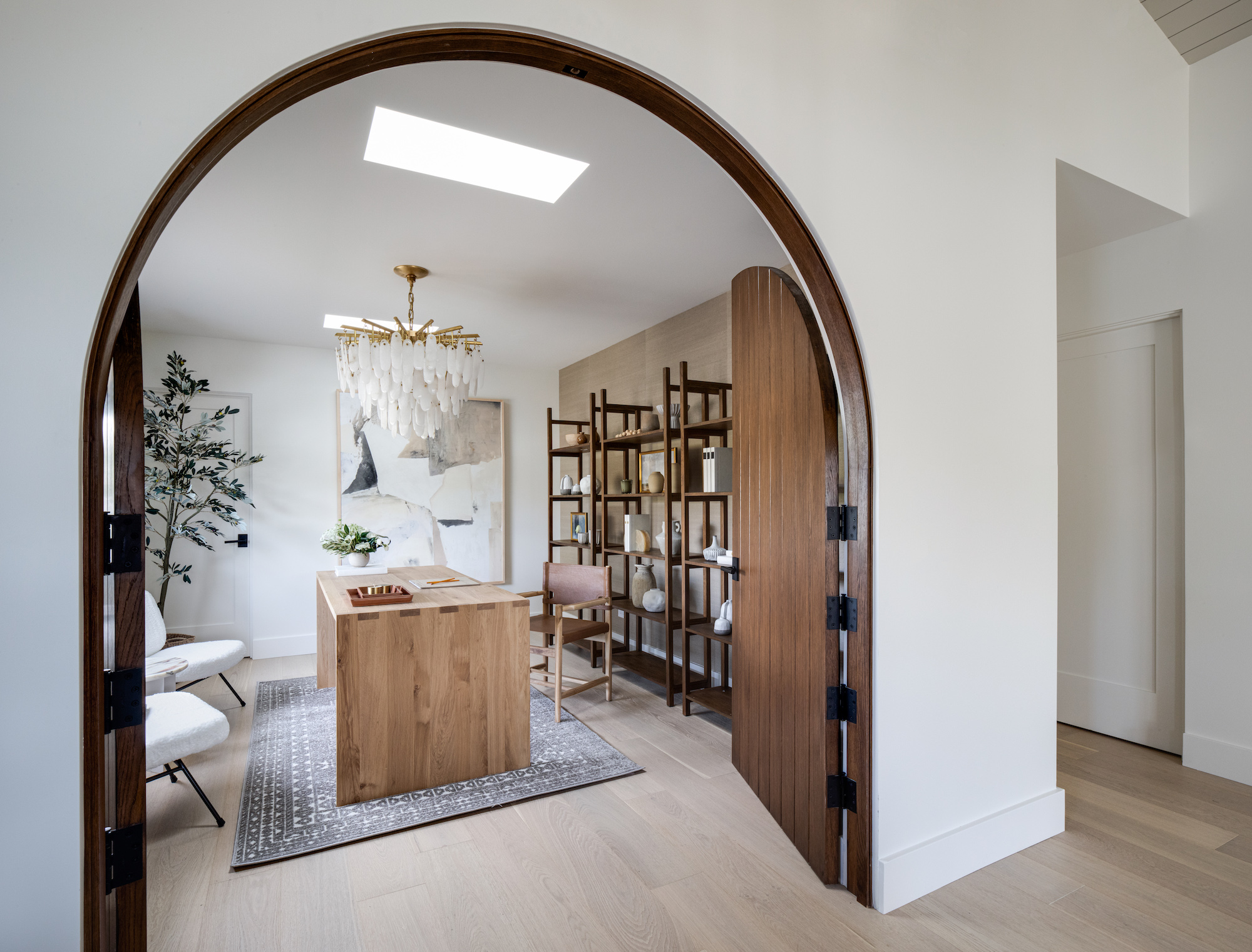 Transforming Tight Spaces into Functional Workstations