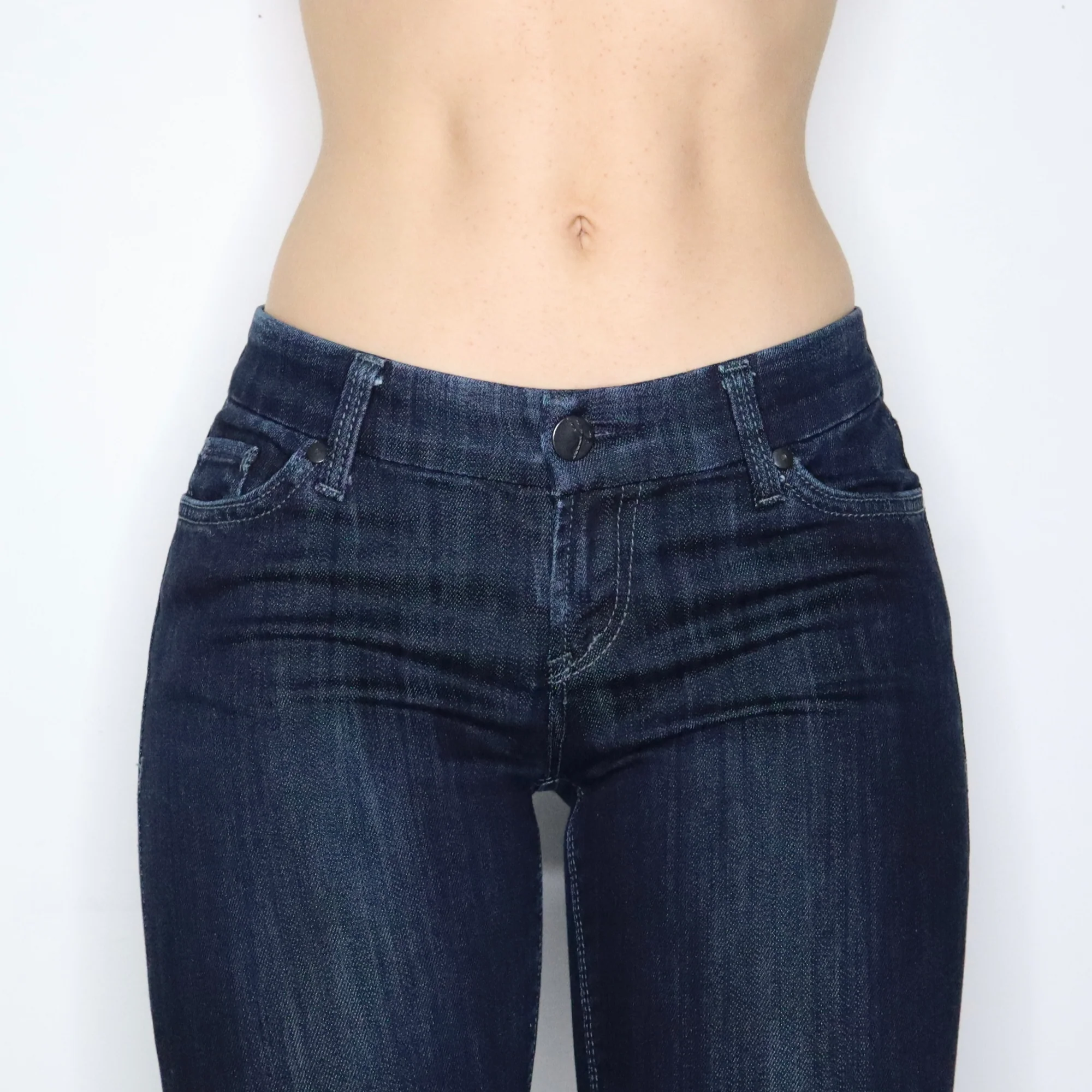 Dark Wash Flare Jeans: A Timeless and Versatile Wardrobe Staple