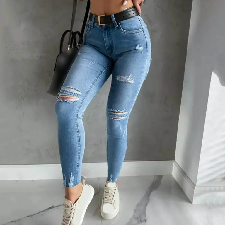 A Timeless Staple: A Guide to Vintage Jeans for Women