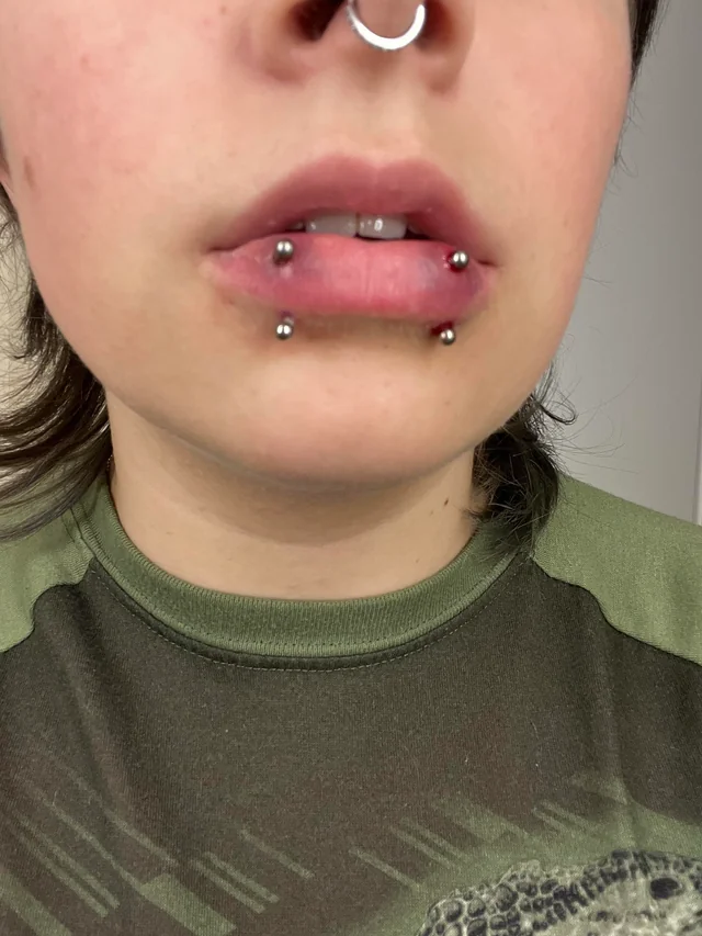 Double Vertical Labret