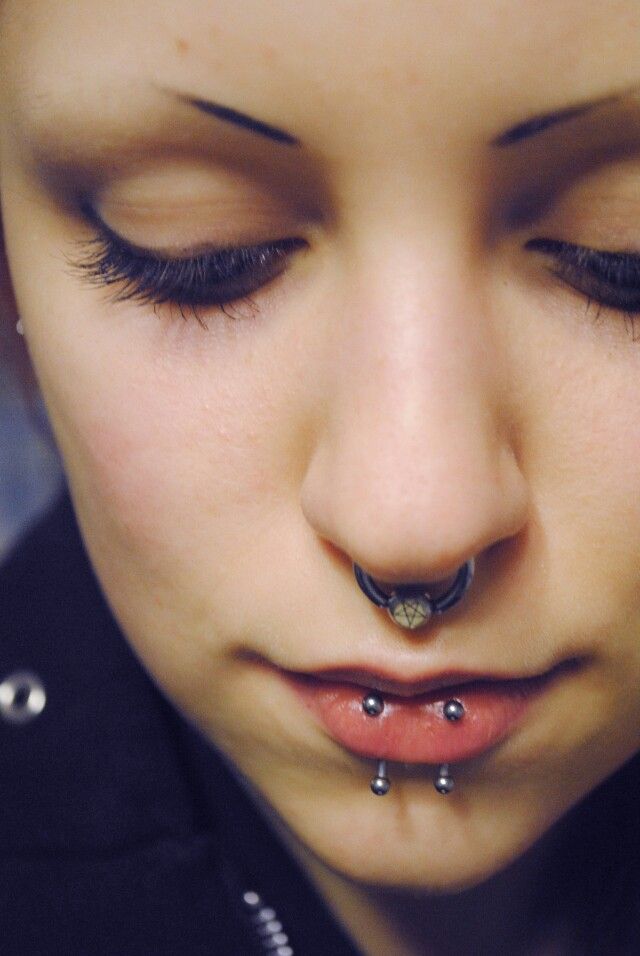 Double Vertical Labret