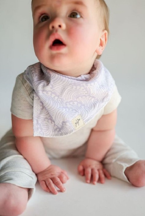 Are silicone or cloth bibs better?