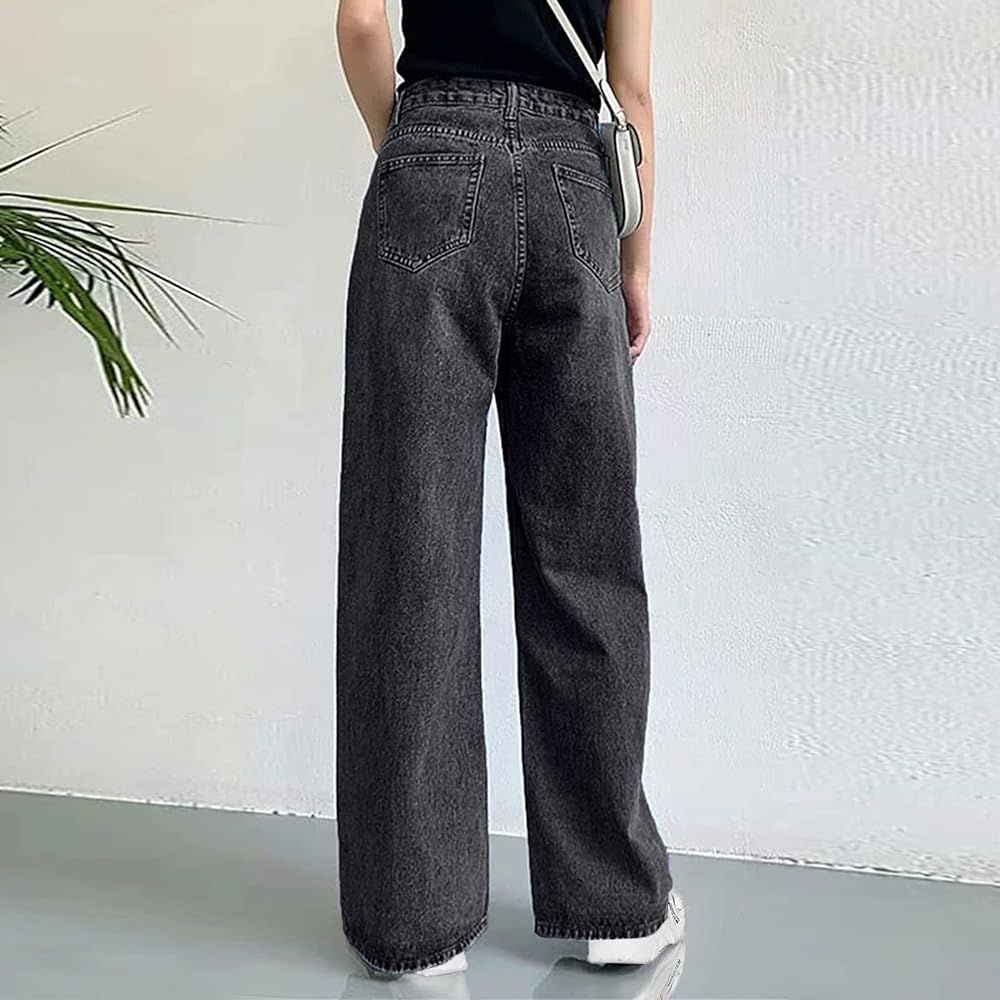 The Return of the Relaxed: A Guide to Baggy Straight Leg Jeans