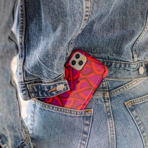 How to color a phone case?
