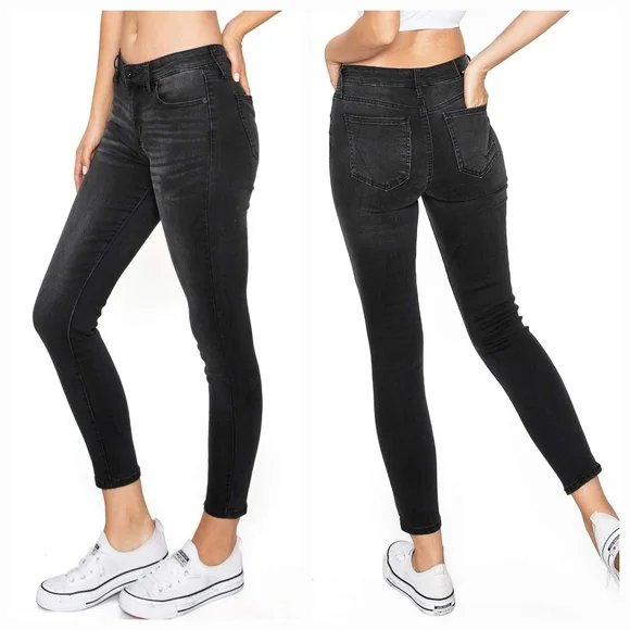 Rocking Your Denim Look: A Guide to Kendall + Kylie Jeans