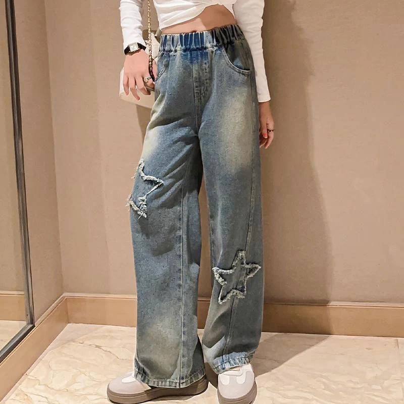 The Return of the Relaxed: A Guide to Baggy Straight Leg Jeans