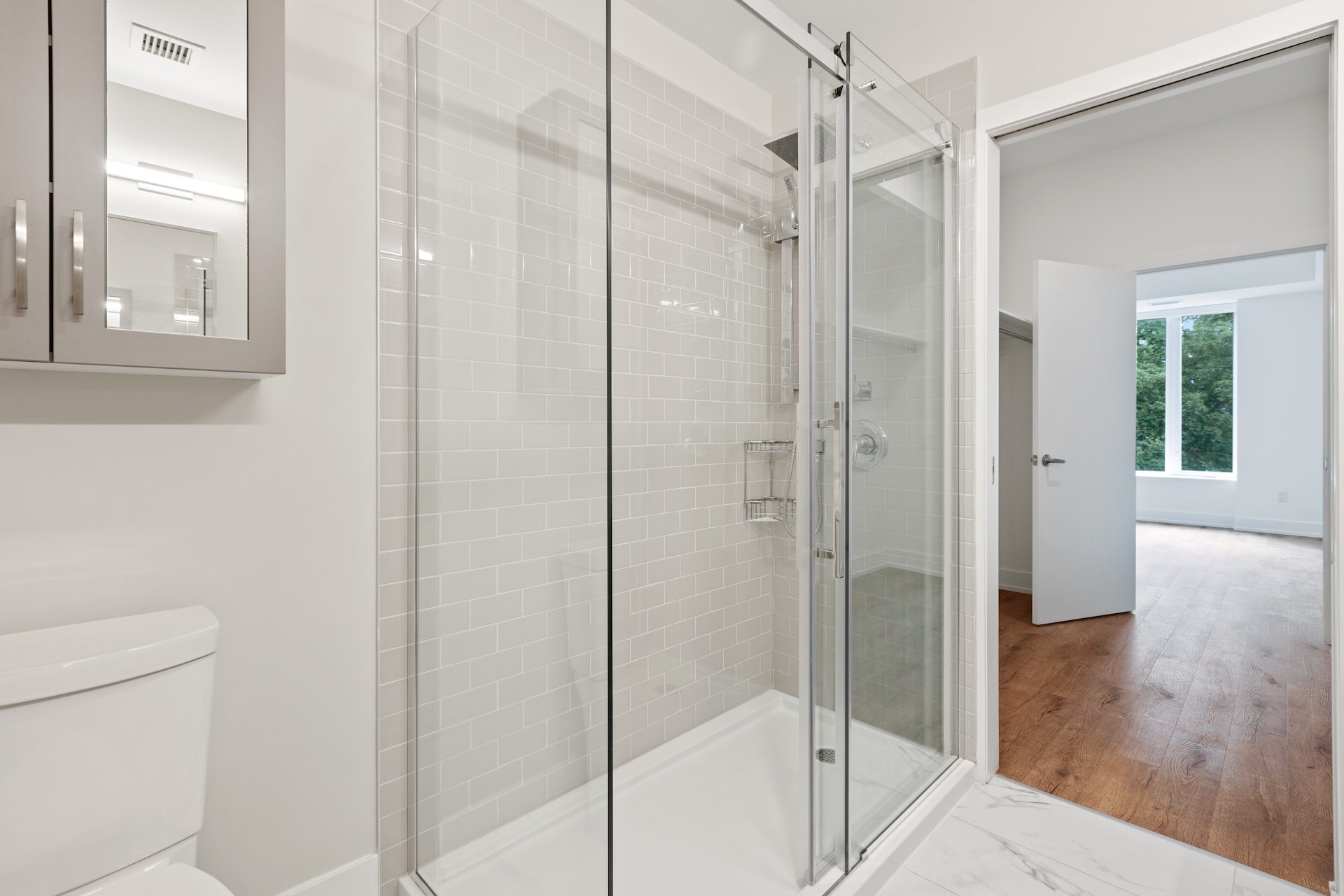 Spotless Shower Doors: Easy Cleaning Techniques