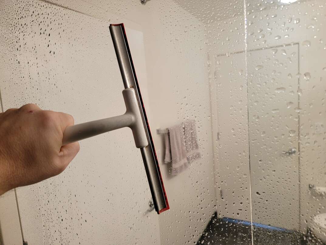 Spotless Shower Doors: Easy Cleaning Techniques