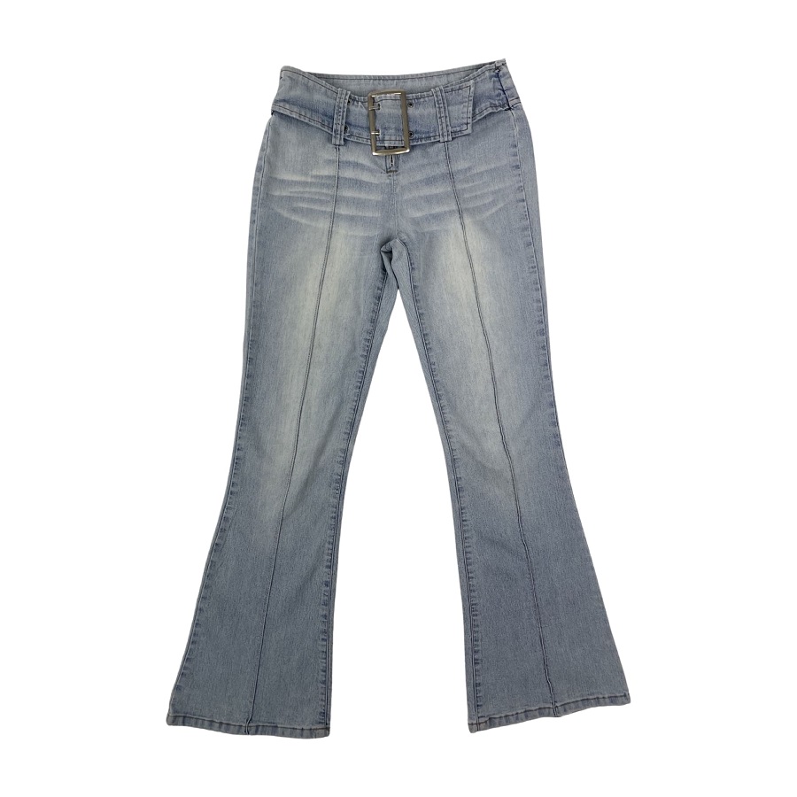 The buckle jeans: The Rise of it in Modern Fashion