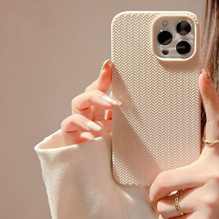 cons of hard vs. soft phone cases