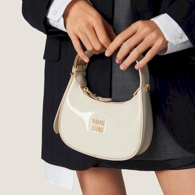 What Goes Around Handbags: Exploring the World of Fashion
