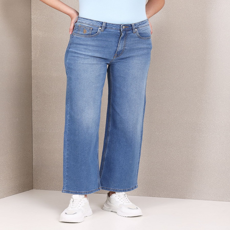 Wide Leg Jeans women: Accessories to Elevate Your Wardrobe