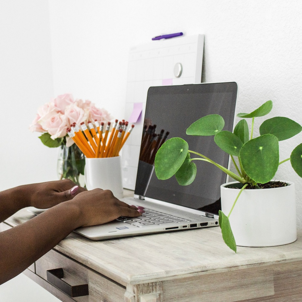 Decorating Guide: Boost Productivity with Fresh Office Desk Decor