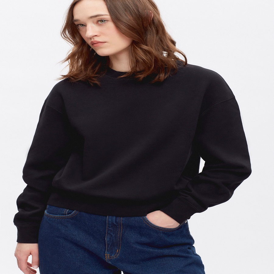 Black Sweatshirt: The Ideal Blend of Fashion and Function