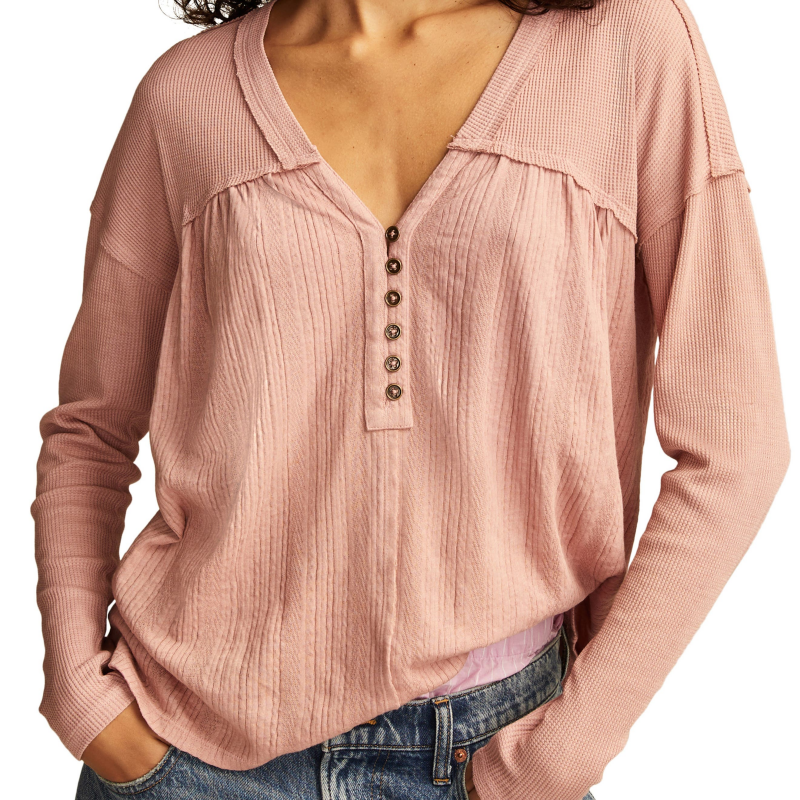 The Essential Guide to Women’s Basic Tops: A Wardrobe Staple