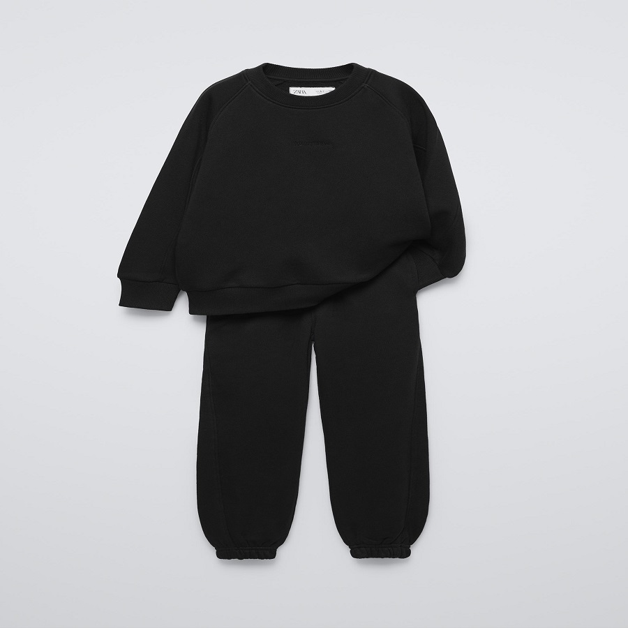 Sweatshirt and Sweatpants Set for Ultimate Comfort and Style