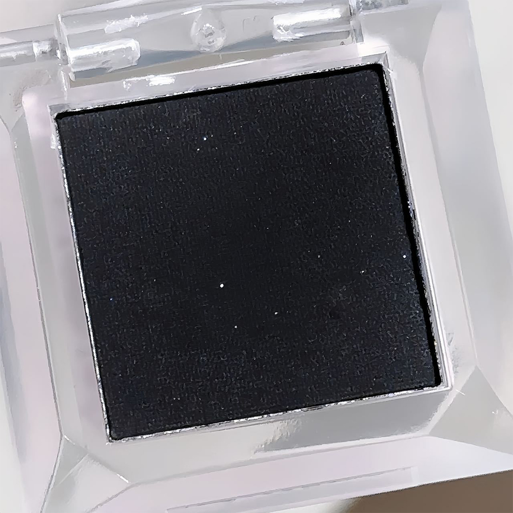 Smokey and Subtle: Black Eyeshadow Looks Styles for 2025