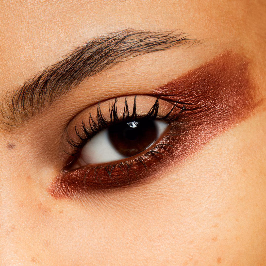 The Basics of Effortless Chic: Mastering Brown Eyeshadow Looks