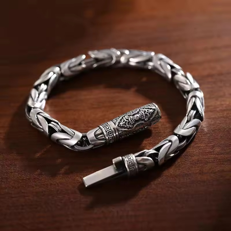 John Hardy jewelry began with an inspiring journey in 1975.
