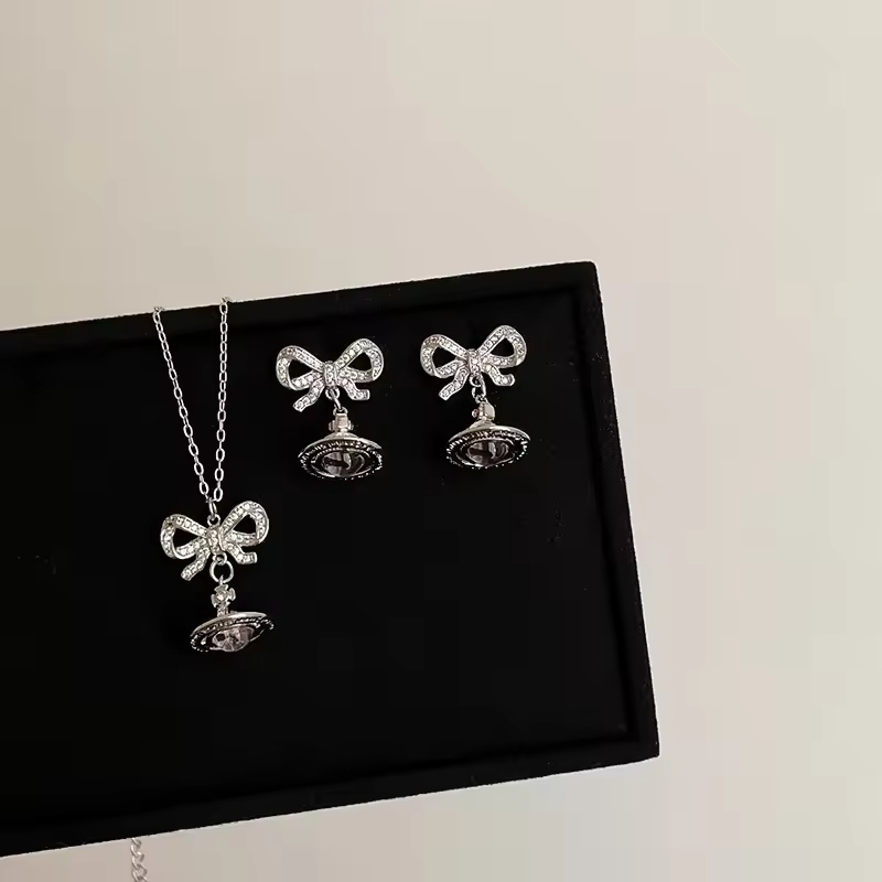 As the world grows more eco-conscious, fashion jewelry is keeping pace.