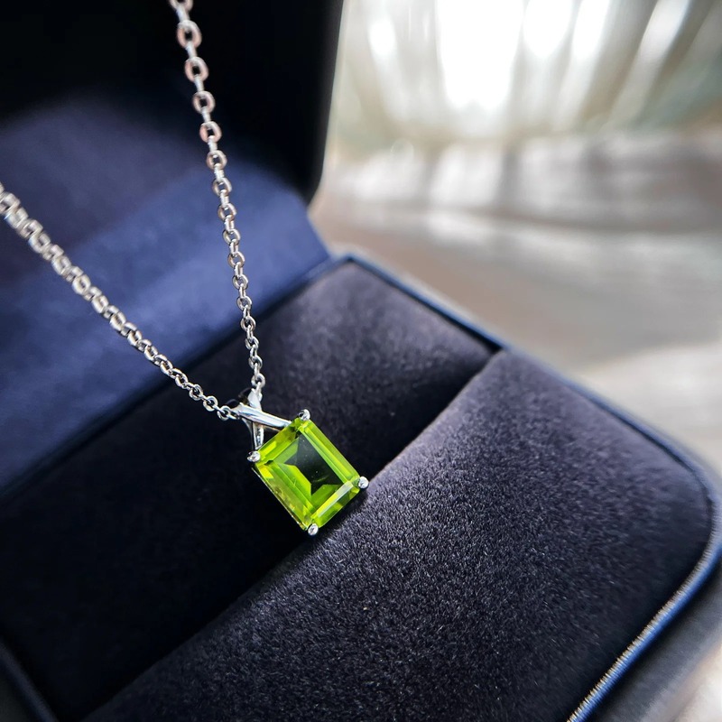 Square peridot silver necklace