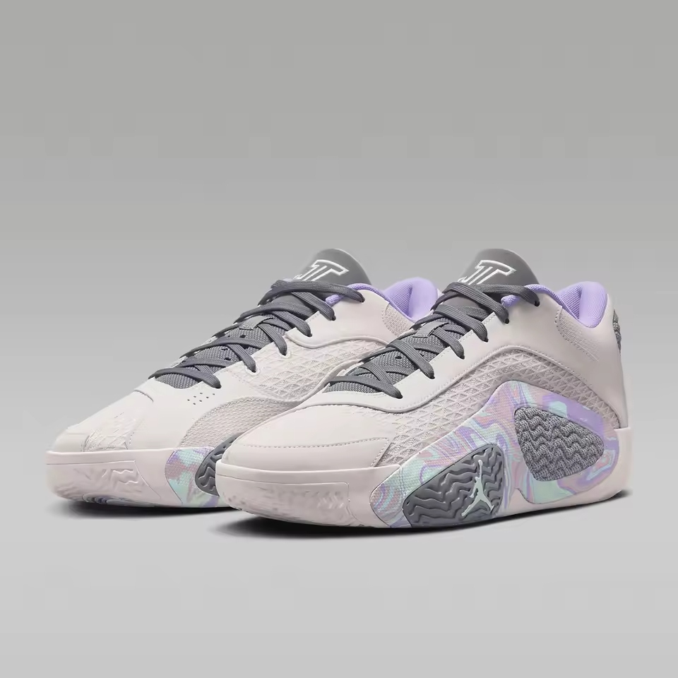 The story of Tatum basketball shoes began just a few years ago. Their launch shook the sports footwear market.