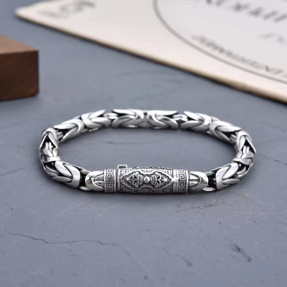 John Hardy jewelry began with an inspiring journey in 1975.