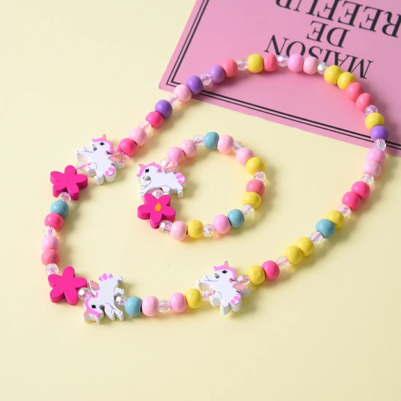 Benefits Uses of a Teething Necklace for Comfort
