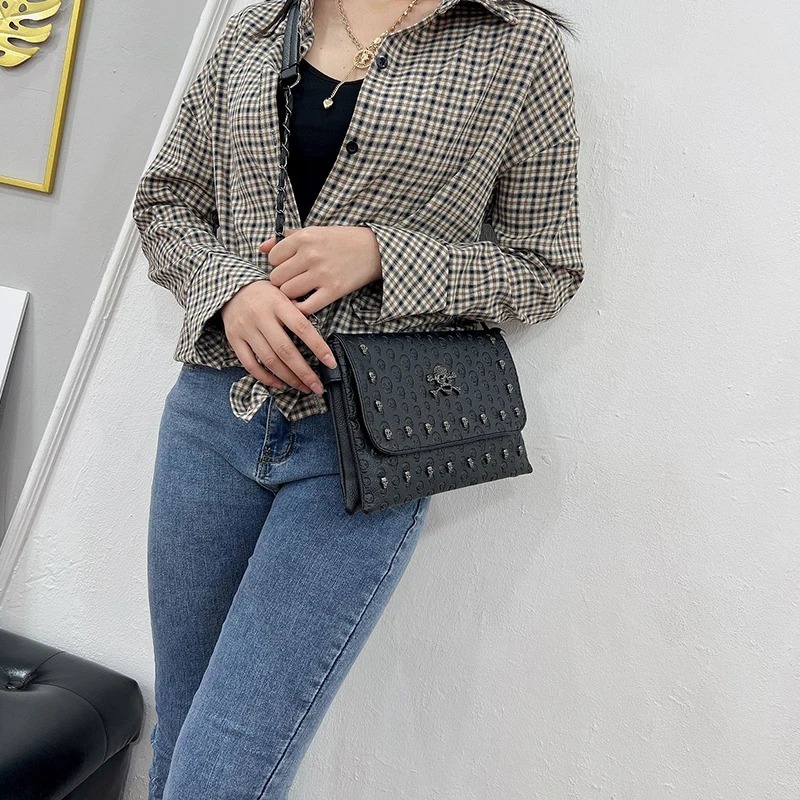 Styling Tips: How to Style with a Black Handbag