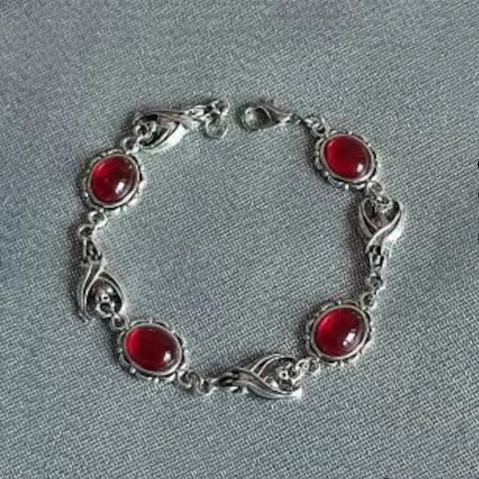 Cameo jewelry has captivated people for centuries with its delicate beauty and rich heritage.