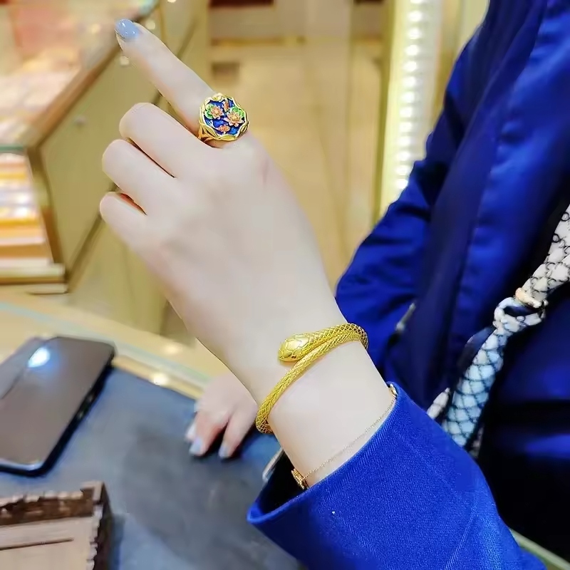 Ancient Egyptian jewelry has a rich and fascinating history.