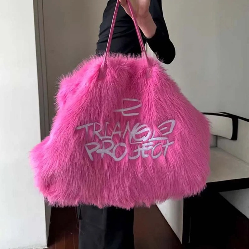 How to Style a Pink Handbag for Every Occasions