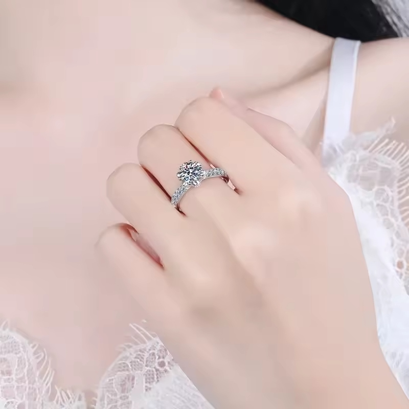 Platinum jewelry has a charm that captivates everyone.