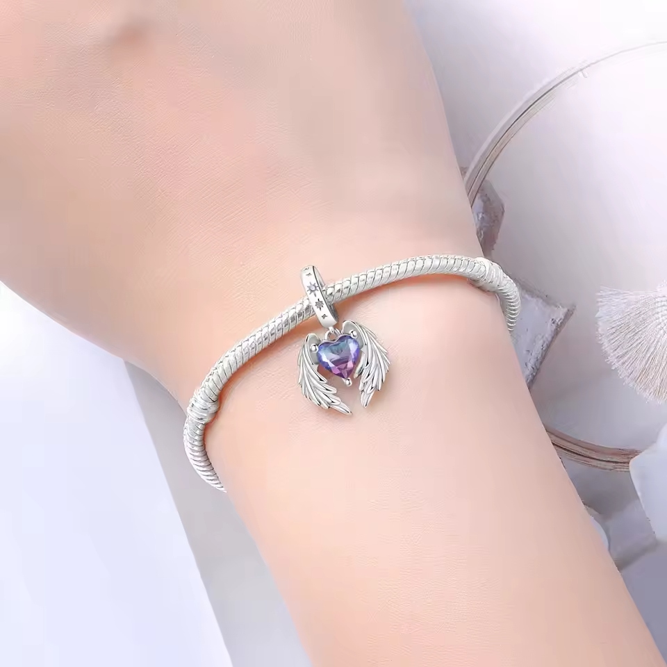 The 925 stamp on jewelry holds significant meaning. It represents the purity and composition of sterling silver, a widely used material for crafting high-quality jewelry.